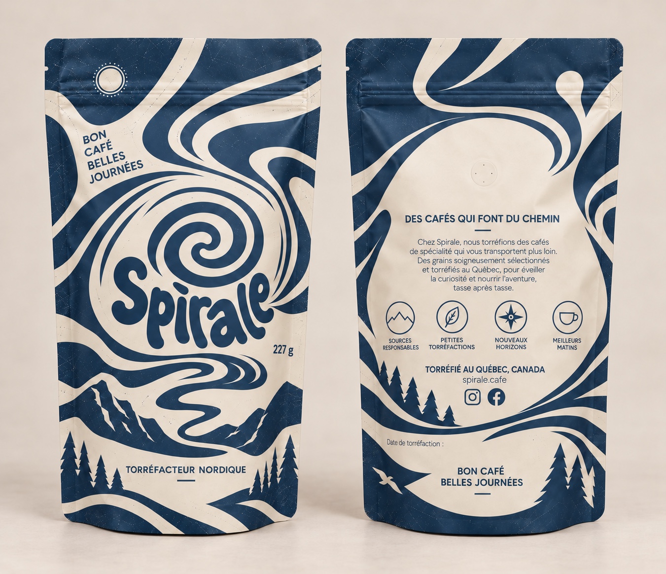 Sacs de café Spirale 227 g, vus de face et de dos, bleu nordique et crème
